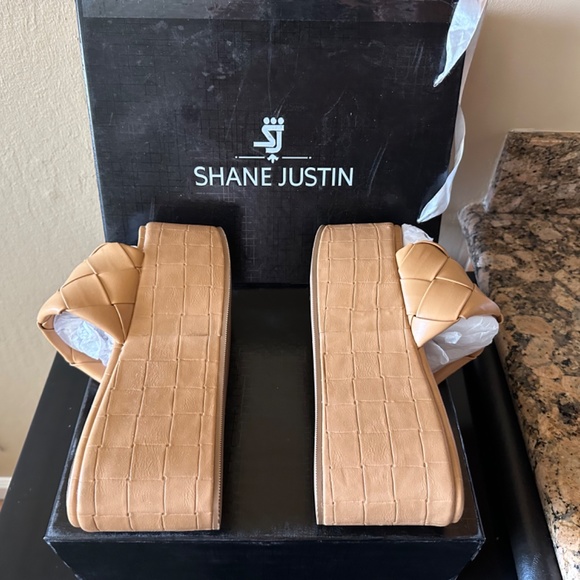 ✨Host Pick✨New Shane Justin ❤️ 4” Platform Wedge Clogs Slip On Sandals - Picture 4 of 5